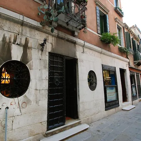 Locazione Turistica Ca Della Lavanderia アパート ヴェネツィア